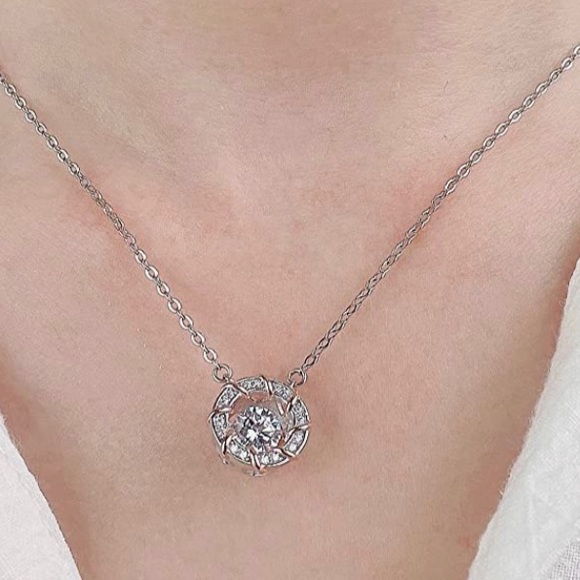 Mesmerizing dancing diamond necklace! Make heads turn w/ this deisgner necklace - Picture 7 of 8